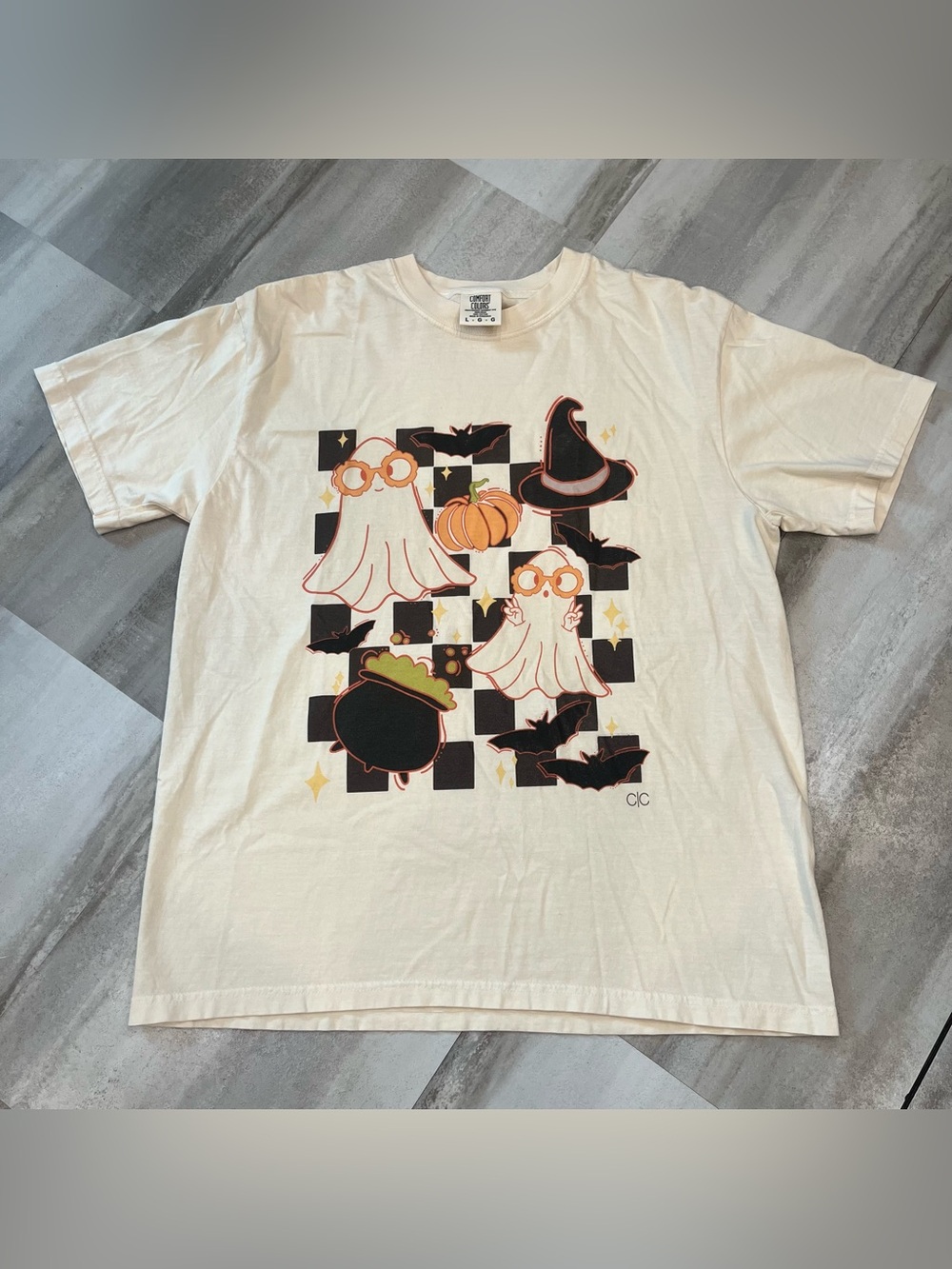 Halloween Ghost Graphic Tee - Cream, Size Large